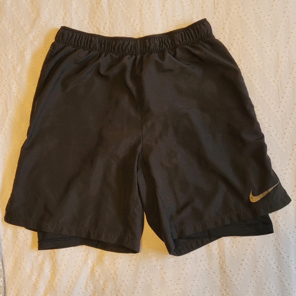 Nike Short plus a free Rbx x-train, dark red Medium (X-train)